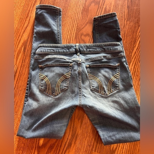 Hollister Juniors‎ 7 regular 28/29 Skinny Jeans. No stains or distressing.